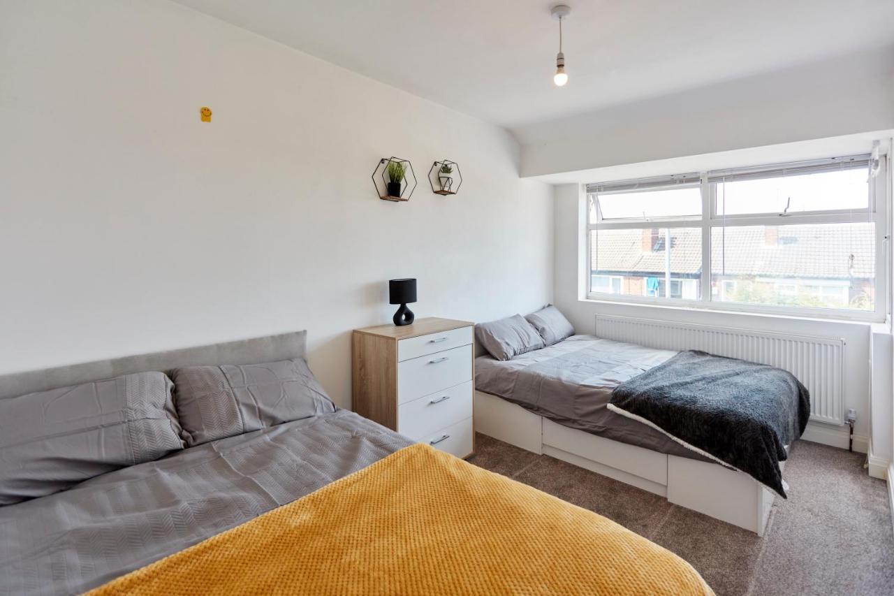 Spacious Home Close To City Centre Location Leeds  Exterior foto
